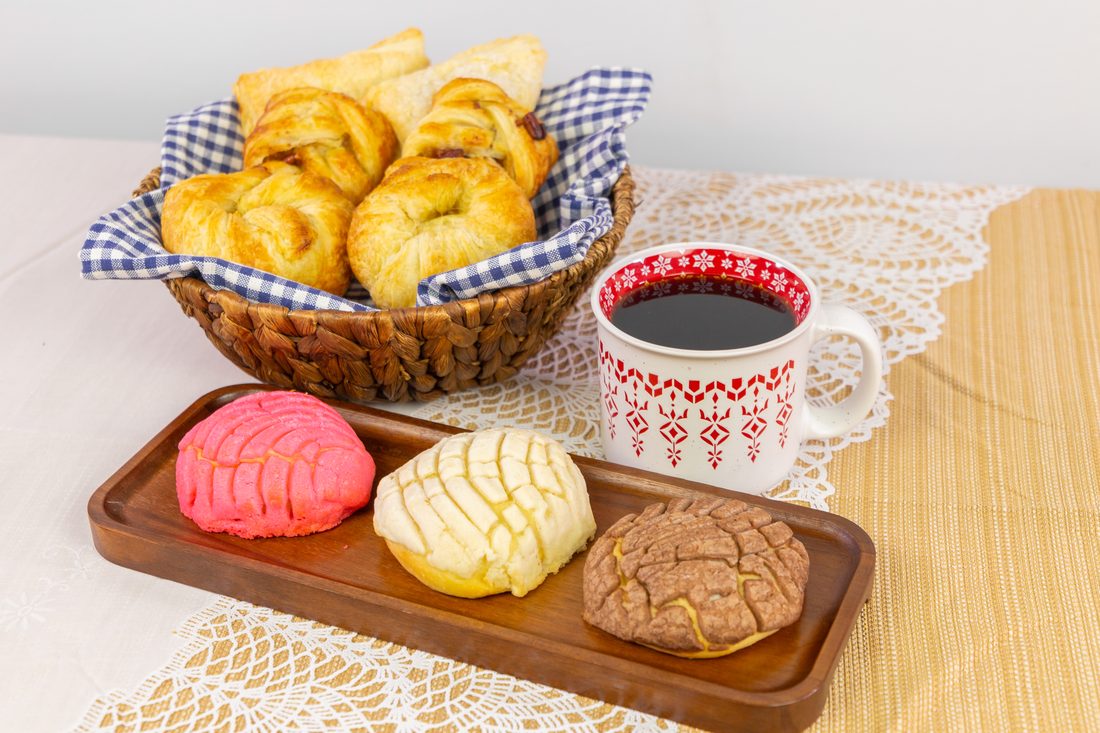 Conchas, pan dulce, and coffee at the Korner Market panadería